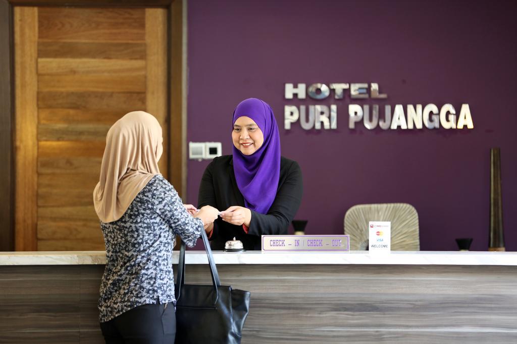 Puri Pujangga Hotel Банги Экстерьер фото