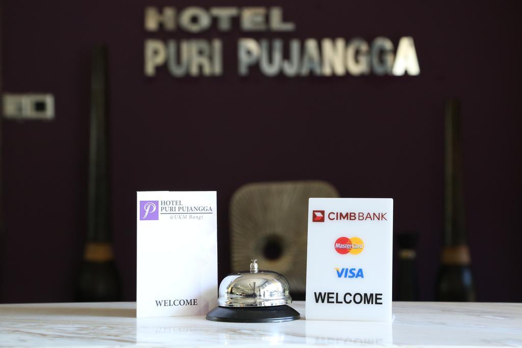 Puri Pujangga Hotel Банги Экстерьер фото