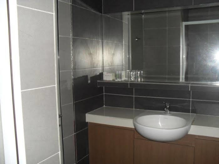 Puri Pujangga Hotel Банги Экстерьер фото