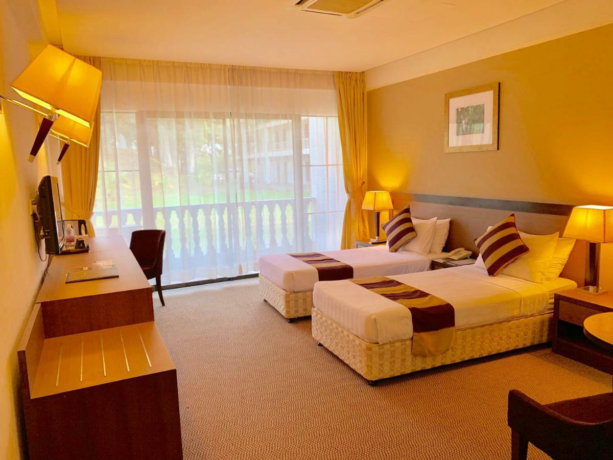 Puri Pujangga Hotel Банги Экстерьер фото