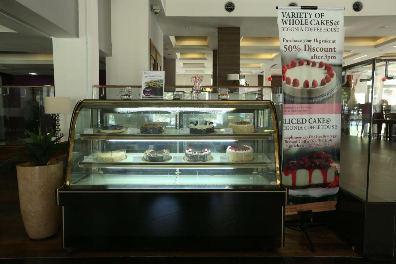 Puri Pujangga Hotel Банги Экстерьер фото